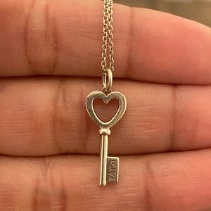 TIFFANY & Co HEART KEY PENDANT